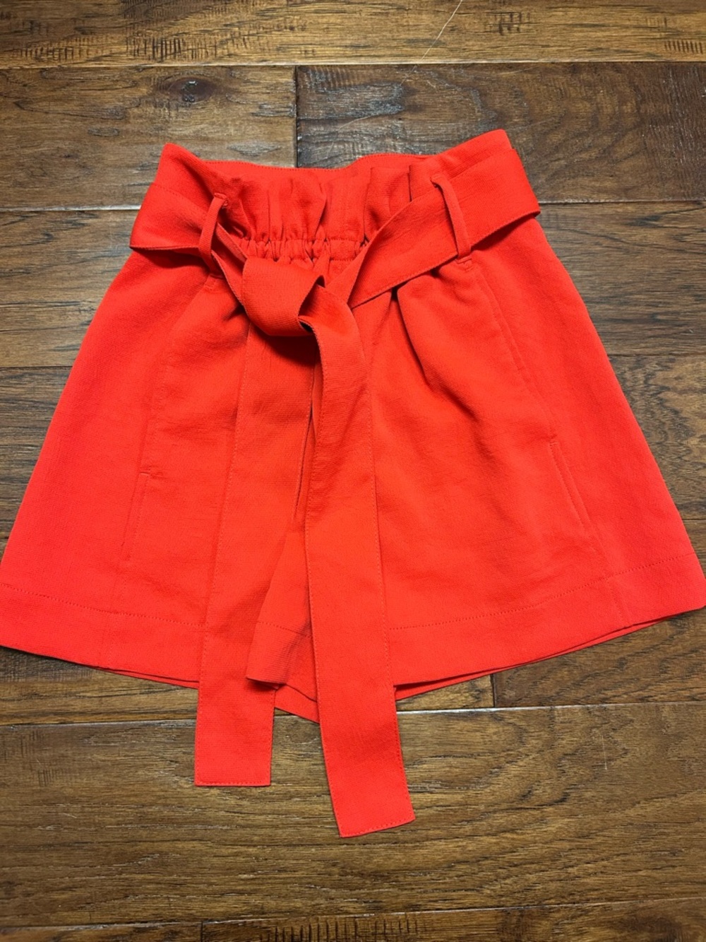 Wilfred Aritzia Red High-Waisted Paperbag Belted Shorts Size 00